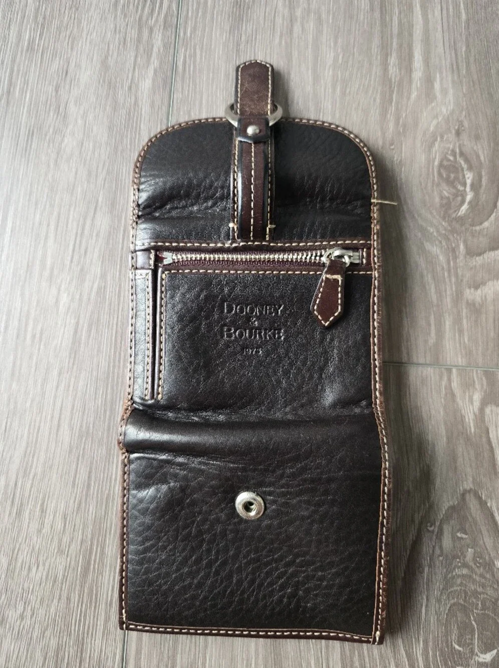 Dooney & Bourke Brown Pebble Grain Leather Ring Trifold Wallet ID Coin Zip